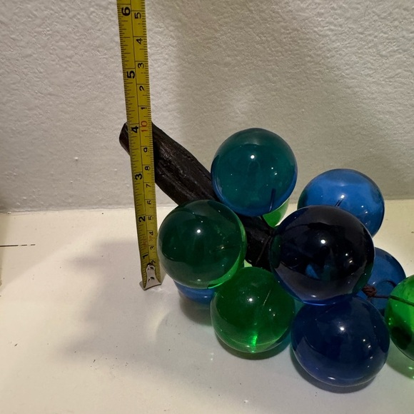 Vintage Pair of MCM Green & Blue Lucite Grape Clusters - Picture 6 of 6